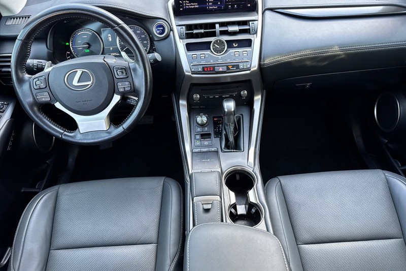 Lexus NX Vehicle Full-screen Gallery Image 15