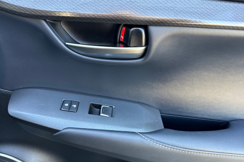 Lexus NX Vehicle Full-screen Gallery Image 21