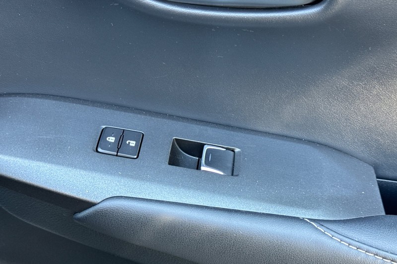 Lexus NX Vehicle Full-screen Gallery Image 22