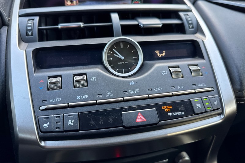 Lexus NX Vehicle Full-screen Gallery Image 28