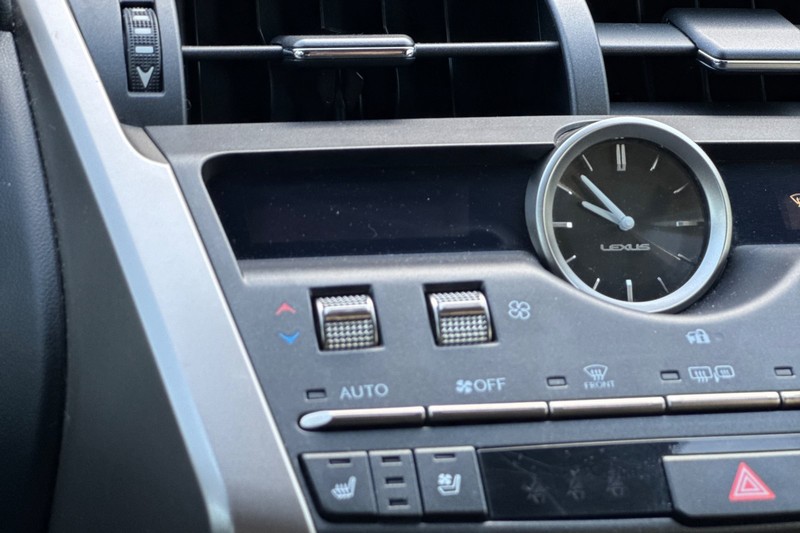 Lexus NX Vehicle Full-screen Gallery Image 29