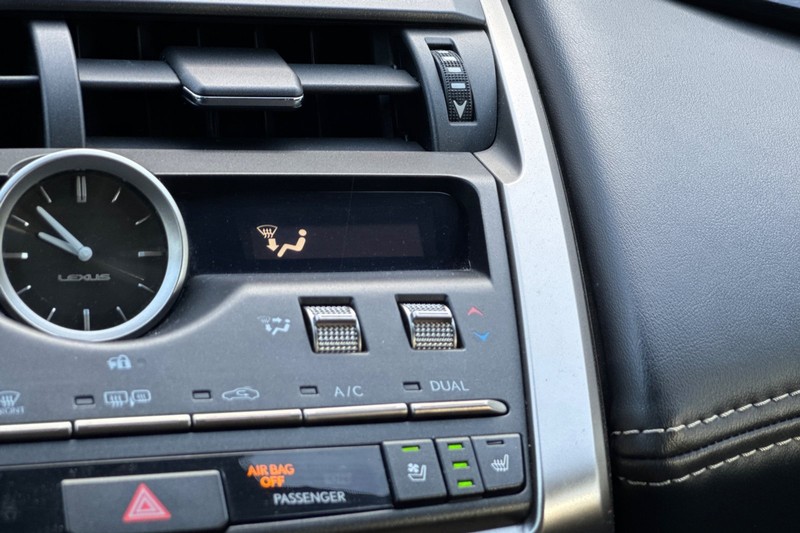 Lexus NX Vehicle Full-screen Gallery Image 30