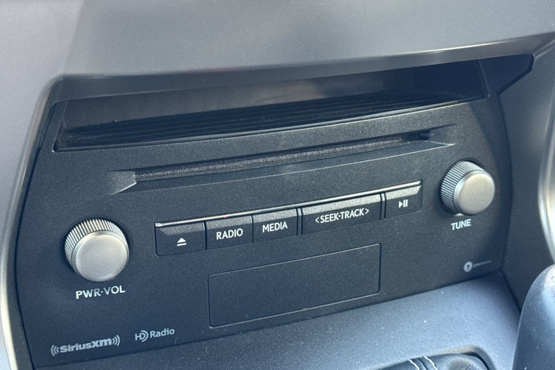 Lexus NX Vehicle Full-screen Gallery Image 31