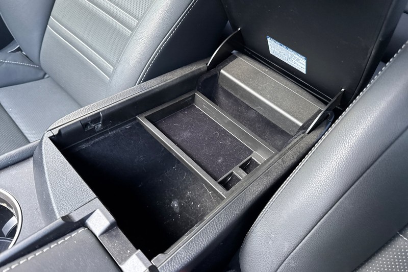 Lexus NX Vehicle Full-screen Gallery Image 33