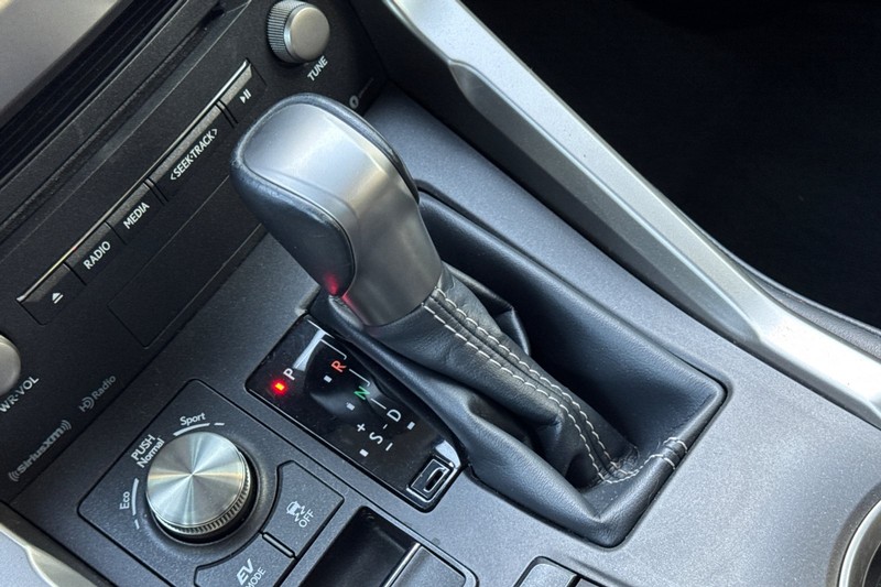 Lexus NX Vehicle Full-screen Gallery Image 34