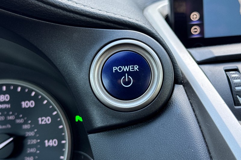 Lexus NX Vehicle Full-screen Gallery Image 35