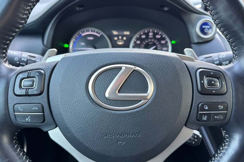 Lexus NX Vehicle Full-screen Gallery Image 36
