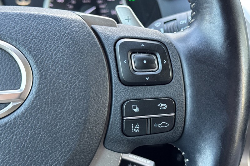 Lexus NX Vehicle Full-screen Gallery Image 39