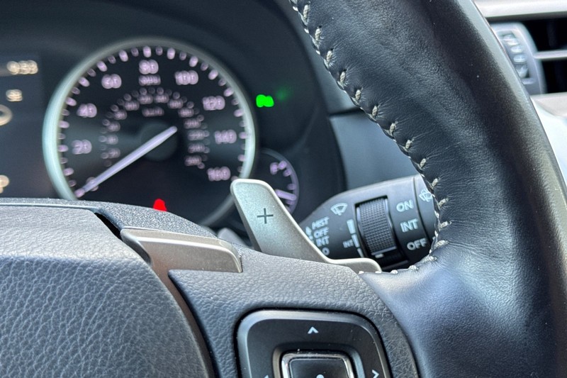 Lexus NX Vehicle Full-screen Gallery Image 40