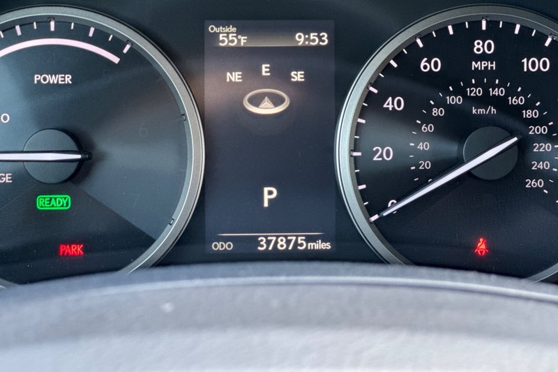 Lexus NX Vehicle Full-screen Gallery Image 42