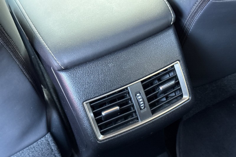 Lexus NX Vehicle Full-screen Gallery Image 44