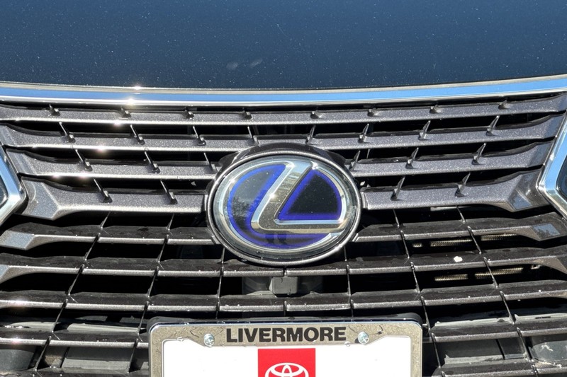 Lexus NX Vehicle Full-screen Gallery Image 49