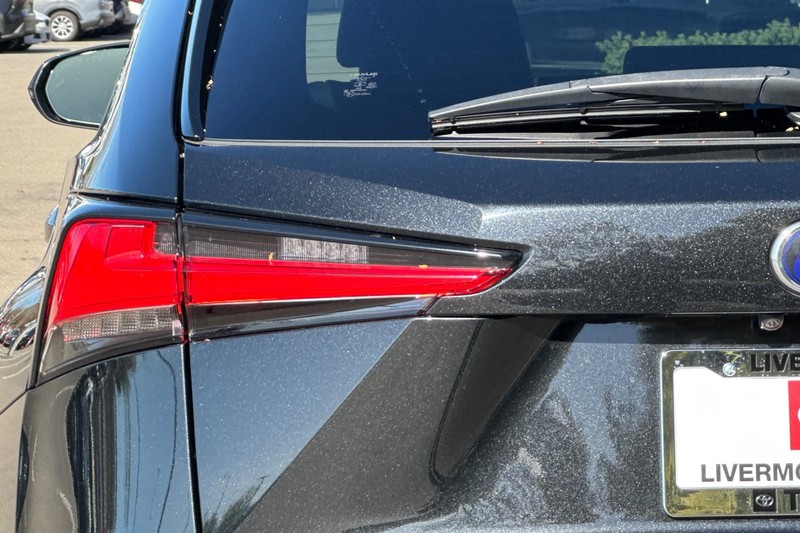 Lexus NX Vehicle Full-screen Gallery Image 50