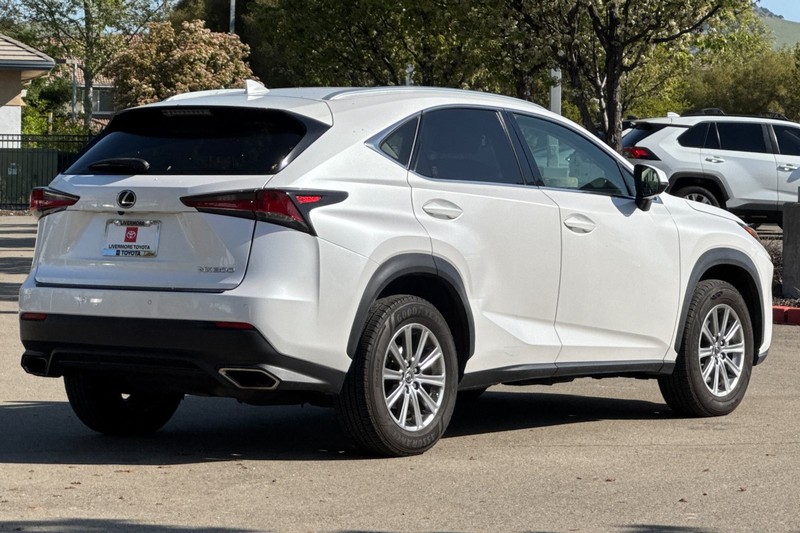 Lexus NX Vehicle Full-screen Gallery Image 04