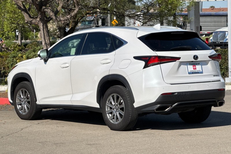 Lexus NX Vehicle Full-screen Gallery Image 06