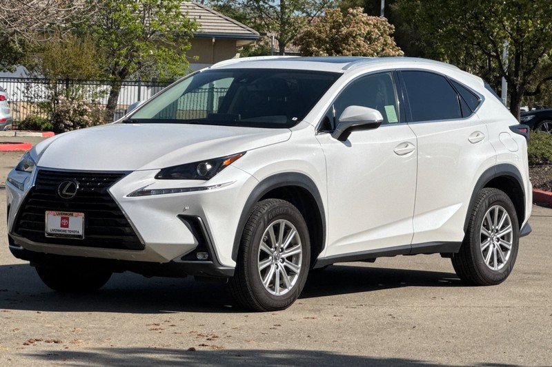 Lexus NX Vehicle Full-screen Gallery Image 08