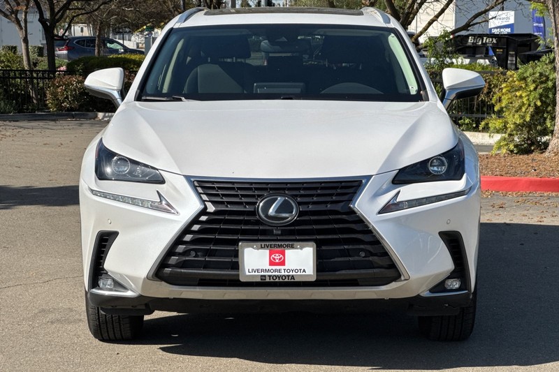 Lexus NX Vehicle Full-screen Gallery Image 09