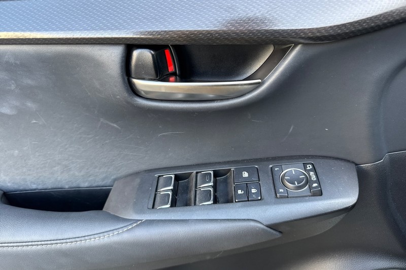 Lexus NX Vehicle Full-screen Gallery Image 11