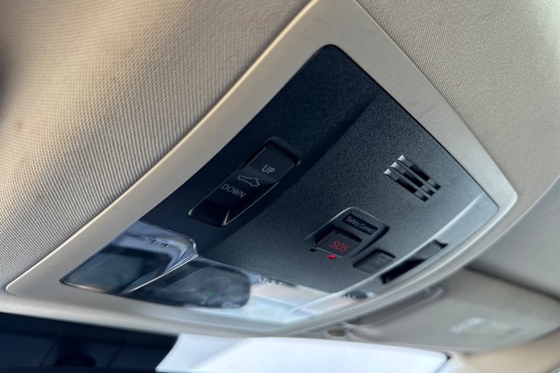 Lexus NX Vehicle Full-screen Gallery Image 24