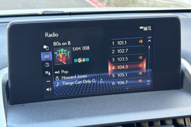 Lexus NX Vehicle Full-screen Gallery Image 26
