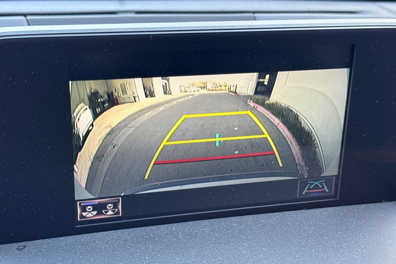 Lexus NX Vehicle Full-screen Gallery Image 27