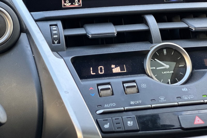 Lexus NX Vehicle Full-screen Gallery Image 29