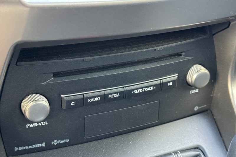 Lexus NX Vehicle Full-screen Gallery Image 31