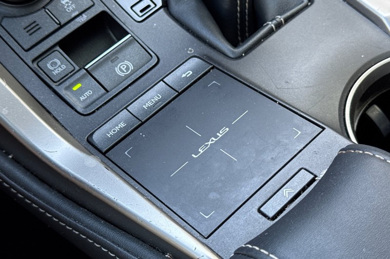 Lexus NX Vehicle Full-screen Gallery Image 32
