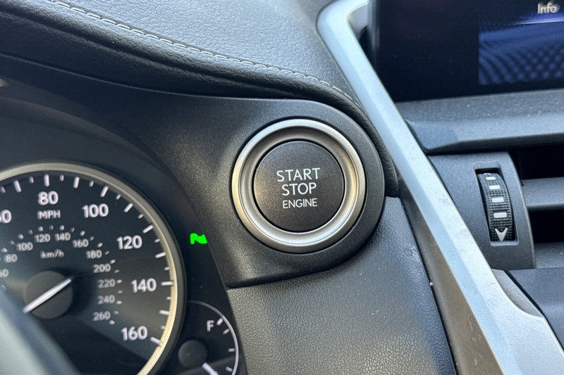 Lexus NX Vehicle Full-screen Gallery Image 35