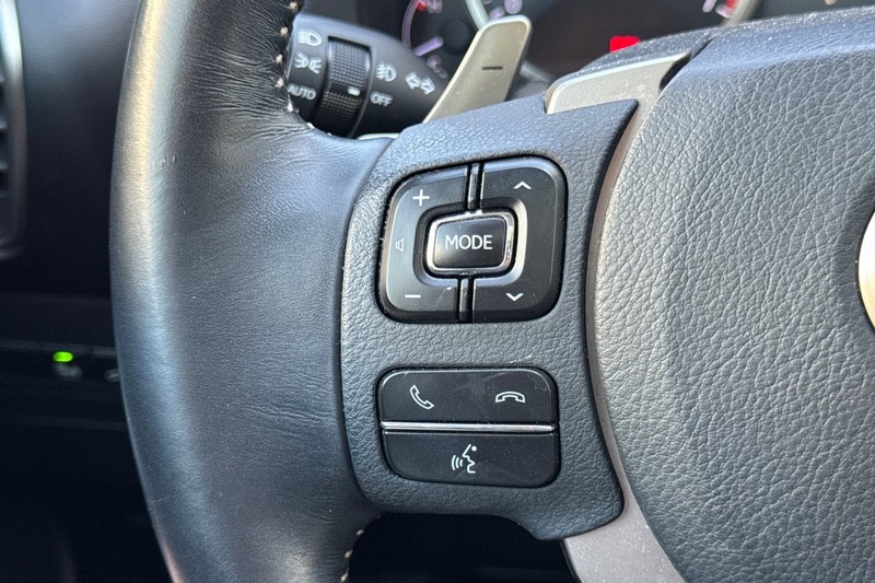 Lexus NX Vehicle Full-screen Gallery Image 37