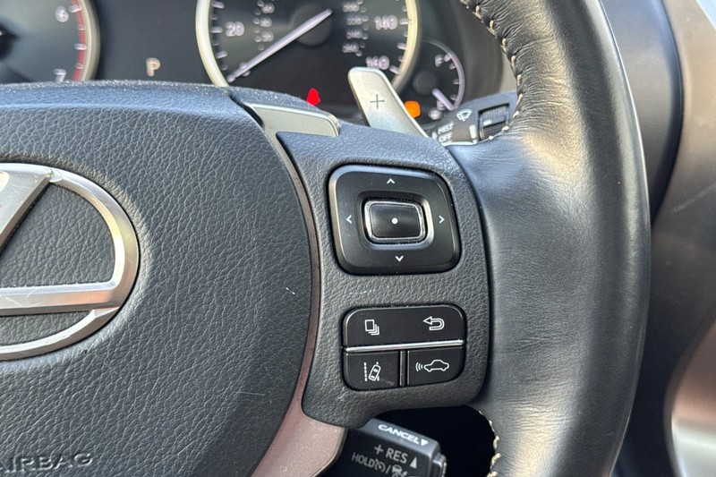 Lexus NX Vehicle Full-screen Gallery Image 39