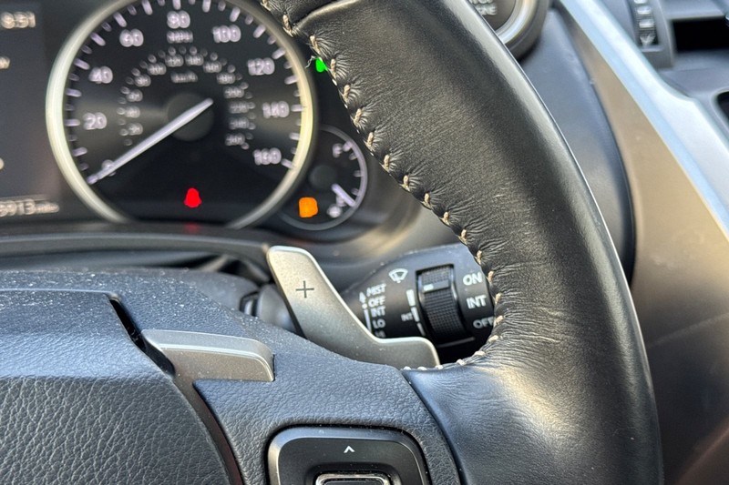 Lexus NX Vehicle Full-screen Gallery Image 40
