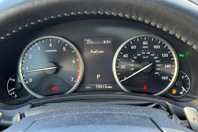 Lexus NX Vehicle Full-screen Gallery Image 41
