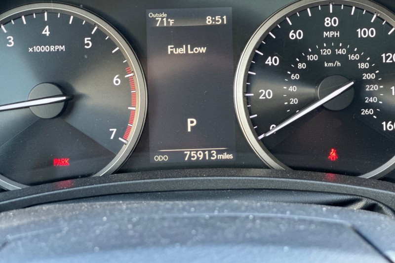 Lexus NX Vehicle Full-screen Gallery Image 42