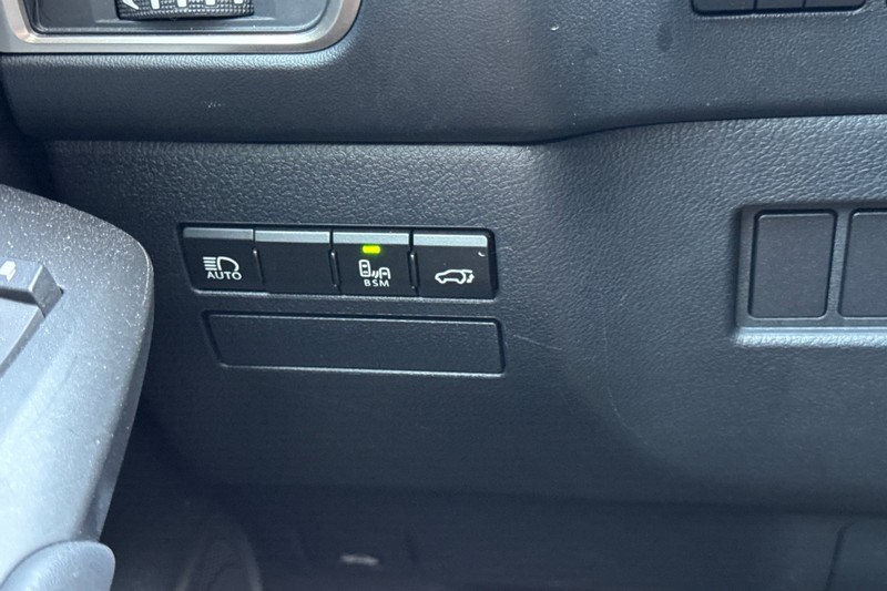Lexus NX Vehicle Full-screen Gallery Image 43