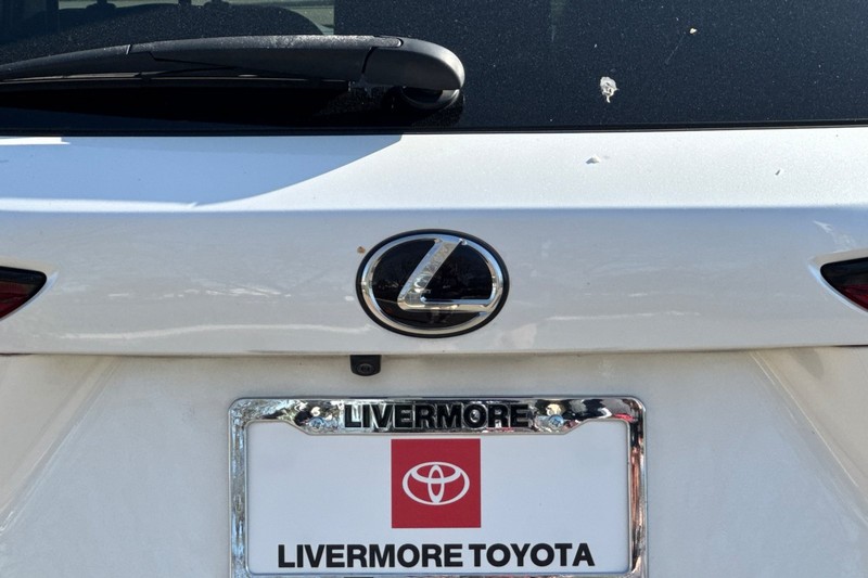Lexus NX Vehicle Full-screen Gallery Image 50