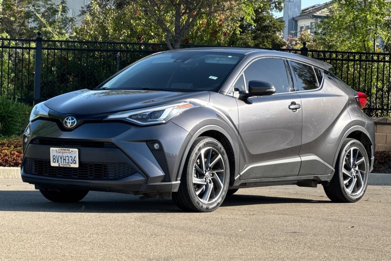 Toyota C-HR Vehicle Full-screen Gallery Image 08