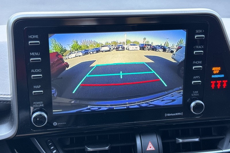 Toyota C-HR Vehicle Full-screen Gallery Image 27