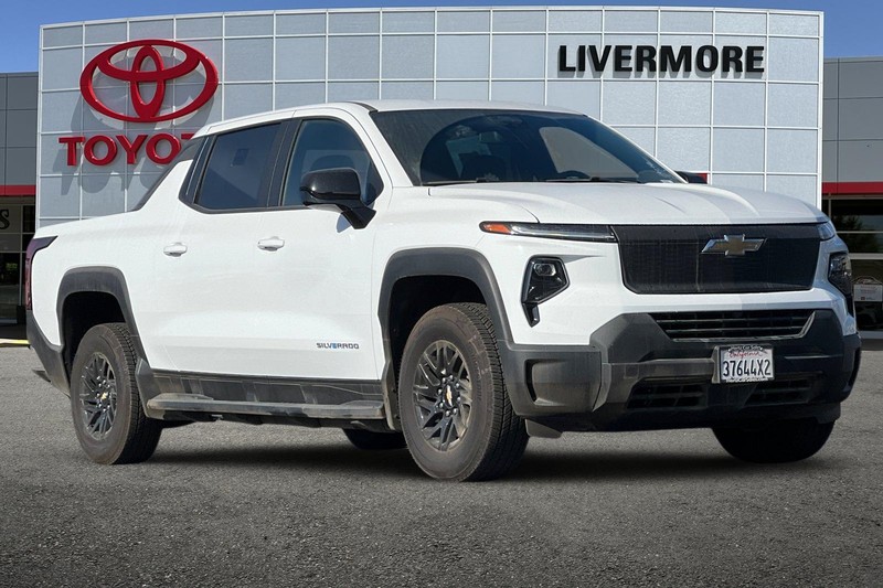 Chevrolet Silverado EV Vehicle Full-screen Gallery Image 02