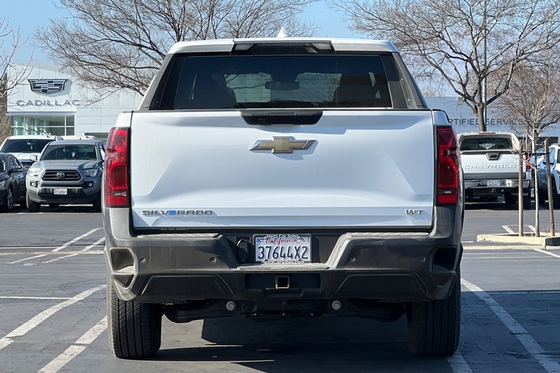 Chevrolet Silverado EV Vehicle Full-screen Gallery Image 05