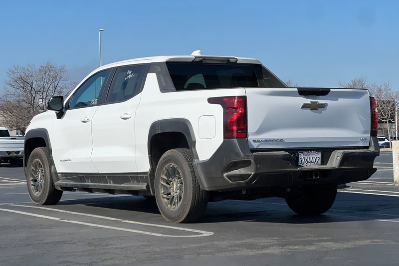 Chevrolet Silverado EV Vehicle Full-screen Gallery Image 06
