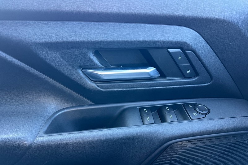 Chevrolet Silverado EV Vehicle Full-screen Gallery Image 11