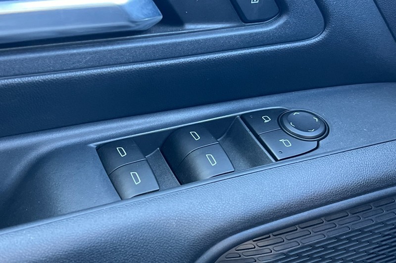 Chevrolet Silverado EV Vehicle Full-screen Gallery Image 12