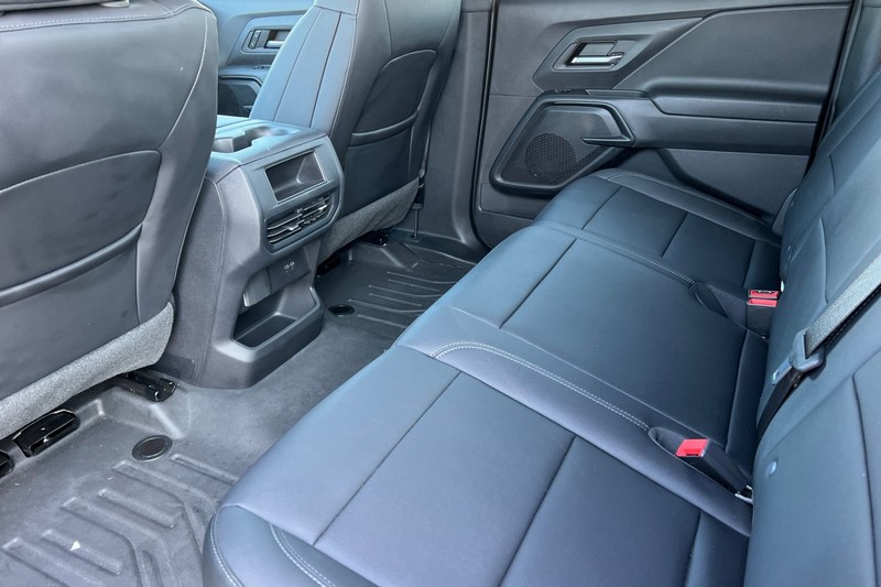 Chevrolet Silverado EV Vehicle Full-screen Gallery Image 14