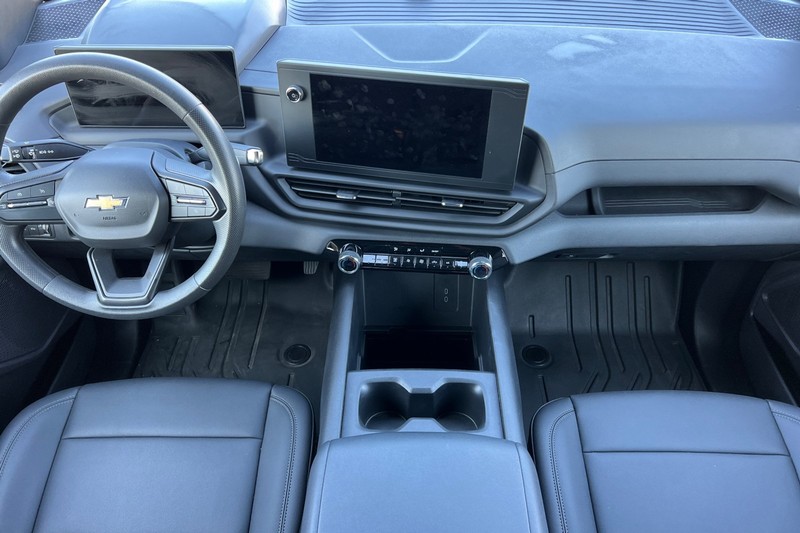 Chevrolet Silverado EV Vehicle Full-screen Gallery Image 15