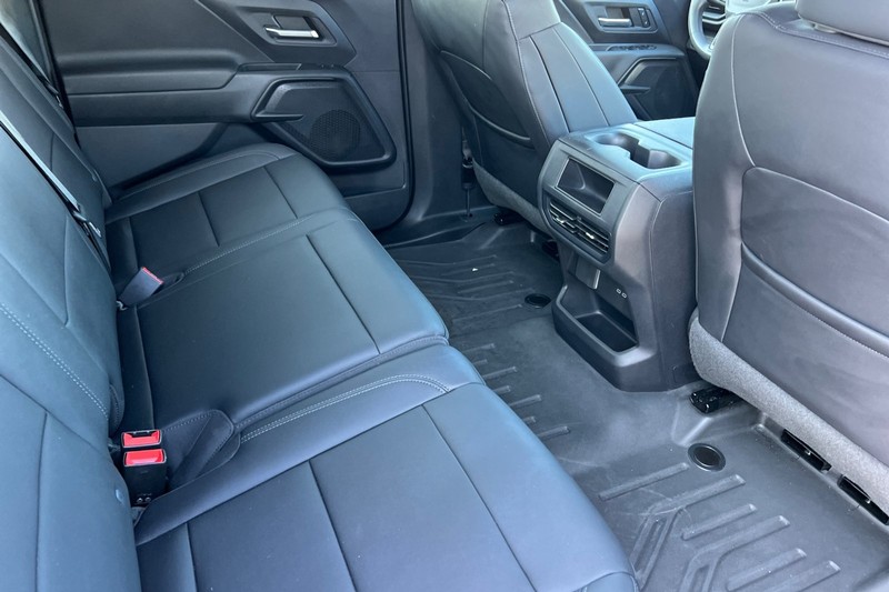 Chevrolet Silverado EV Vehicle Full-screen Gallery Image 18