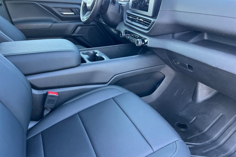 Chevrolet Silverado EV Vehicle Full-screen Gallery Image 19