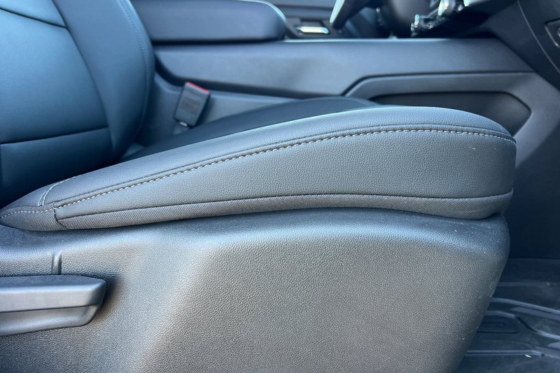 Chevrolet Silverado EV Vehicle Full-screen Gallery Image 23