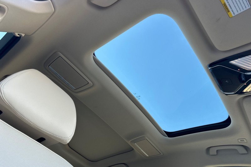 BMW 7 Series Vehicle Full-screen Gallery Image 19