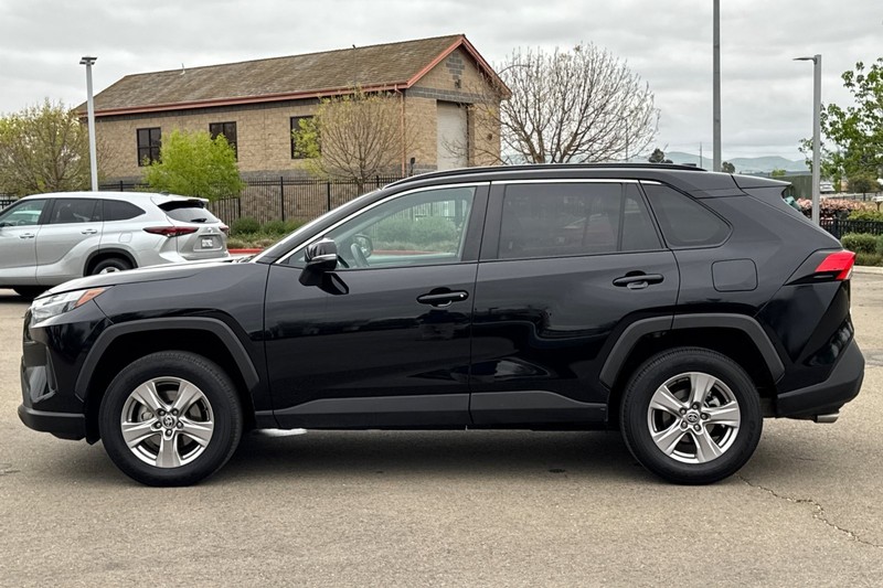 Toyota RAV4 Vehicle Full-screen Gallery Image 08